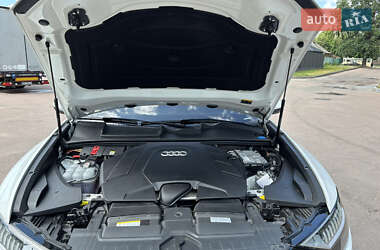 Внедорожник / Кроссовер Audi Q8 2023 в 