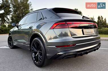 Позашляховик / Кросовер Audi Q8 2025 в 