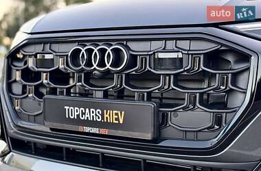 Позашляховик / Кросовер Audi Q8 2025 в 