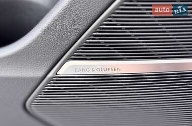 Позашляховик / Кросовер Audi Q8 2025 в 