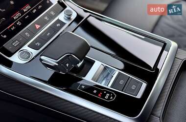 Позашляховик / Кросовер Audi Q8 2025 в 