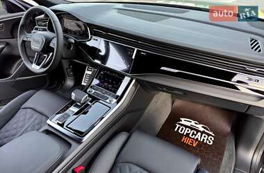 Позашляховик / Кросовер Audi Q8 2025 в 