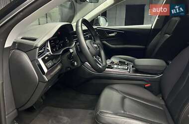 Внедорожник / Кроссовер Audi Q8 2023 в 