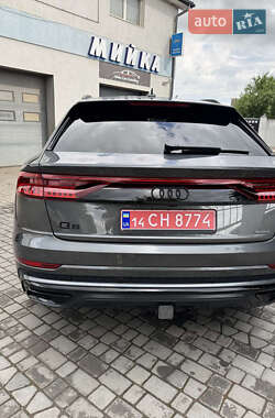 Позашляховик / Кросовер Audi Q8 2023 в 