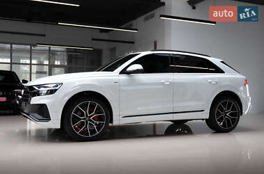 Внедорожник / Кроссовер Audi Q8 2022 в 
