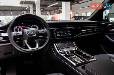 Внедорожник / Кроссовер Audi Q8 2022 в 