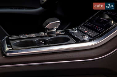 Внедорожник / Кроссовер Audi Q8 2022 в 
