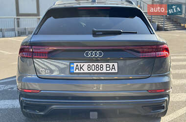 Позашляховик / Кросовер Audi Q8 2020 в 