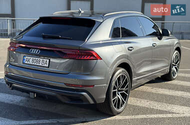 Позашляховик / Кросовер Audi Q8 2020 в 