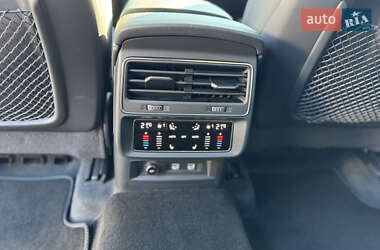 Позашляховик / Кросовер Audi Q8 2020 в 