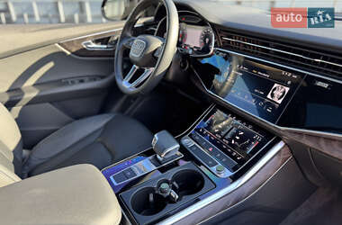 Позашляховик / Кросовер Audi Q8 2020 в 