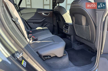 Позашляховик / Кросовер Audi Q8 2020 в 
