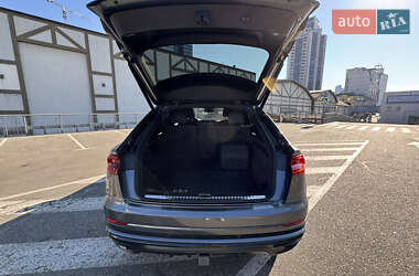 Позашляховик / Кросовер Audi Q8 2020 в 