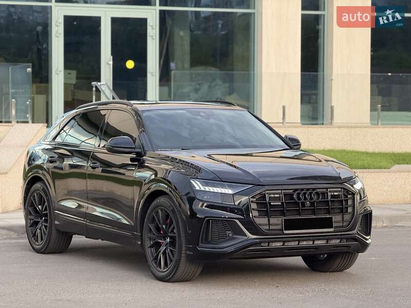 Позашляховик / Кросовер Audi Q8 2018 в Дніпрі