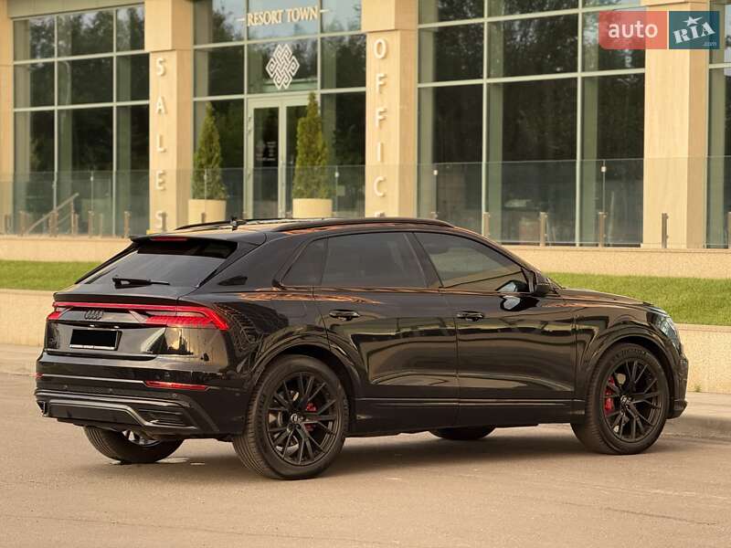 Позашляховик / Кросовер Audi Q8 2018 в Дніпрі