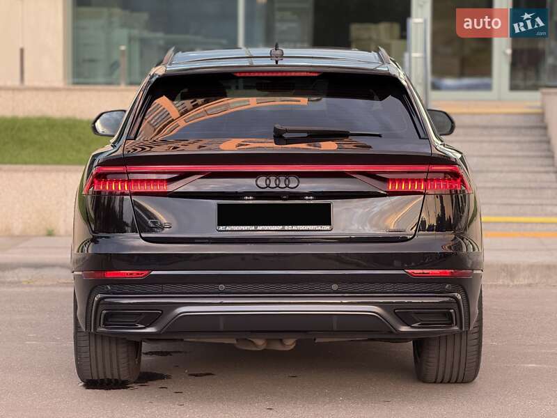Позашляховик / Кросовер Audi Q8 2018 в Дніпрі