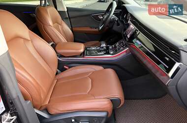 Внедорожник / Кроссовер Audi Q8 2018 в 