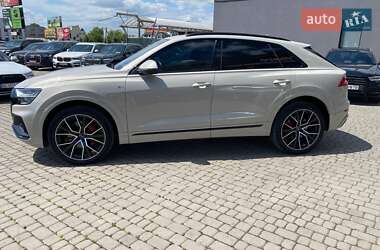 Внедорожник / Кроссовер Audi Q8 2021 в 