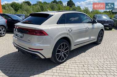 Внедорожник / Кроссовер Audi Q8 2021 в 