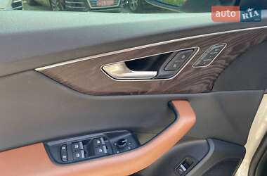 Внедорожник / Кроссовер Audi Q8 2021 в 