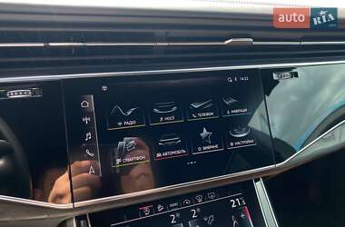 Внедорожник / Кроссовер Audi Q8 2021 в 
