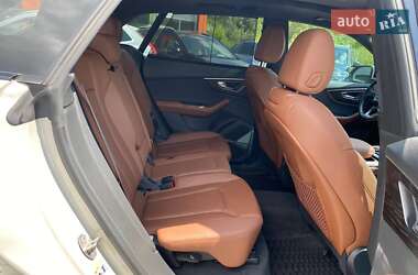 Внедорожник / Кроссовер Audi Q8 2021 в 