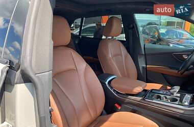 Внедорожник / Кроссовер Audi Q8 2021 в 