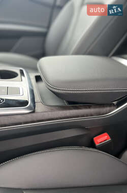 Внедорожник / Кроссовер Audi Q8 2023 в 