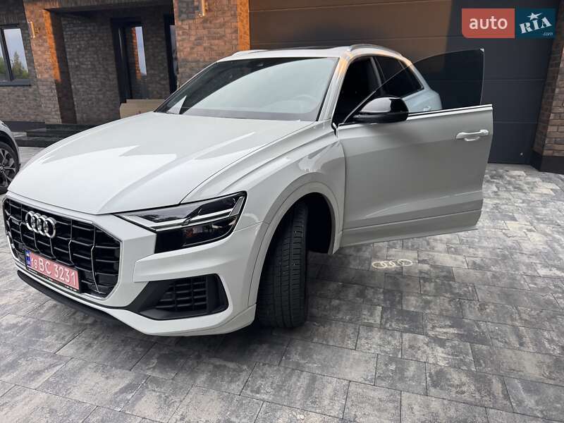 Внедорожник / Кроссовер Audi Q8 2018 в Луцке