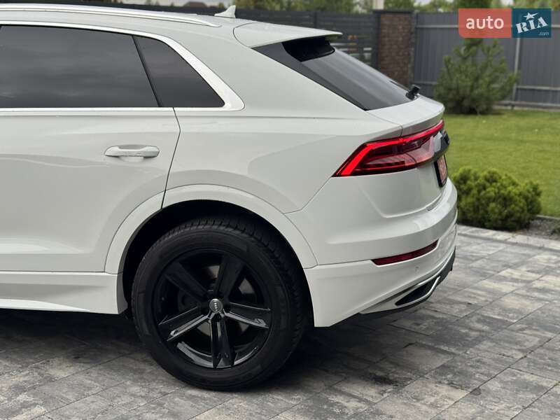 Позашляховик / Кросовер Audi Q8 2018 в Луцьку
