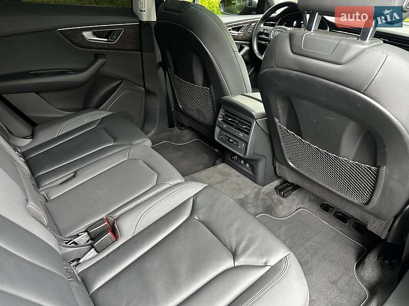 Внедорожник / Кроссовер Audi Q8 2019 в Киеве