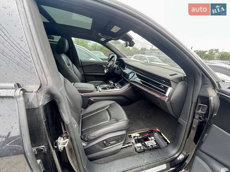 Позашляховик / Кросовер Audi Q8 2018 в Києві