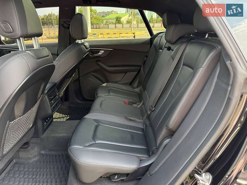 Внедорожник / Кроссовер Audi Q8 2018 в Кривом Роге