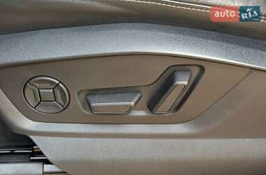 Внедорожник / Кроссовер Audi Q8 2018 в 