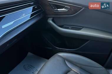 Внедорожник / Кроссовер Audi Q8 2018 в 