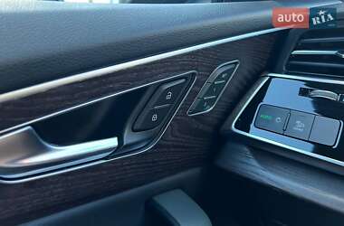 Внедорожник / Кроссовер Audi Q8 2018 в 