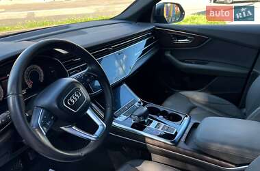 Внедорожник / Кроссовер Audi Q8 2018 в 