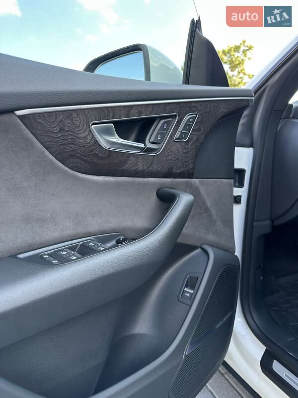 Позашляховик / Кросовер Audi Q8 2019 в Києві