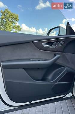 Внедорожник / Кроссовер Audi Q8 2019 в 