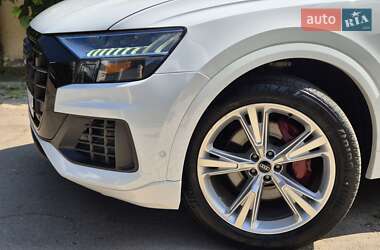 Позашляховик / Кросовер Audi Q8 2021 в 