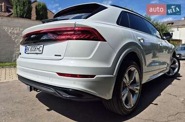 Позашляховик / Кросовер Audi Q8 2021 в 