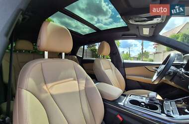Позашляховик / Кросовер Audi Q8 2021 в 