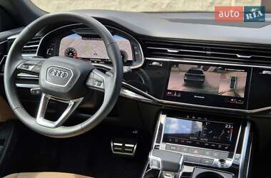 Позашляховик / Кросовер Audi Q8 2021 в 