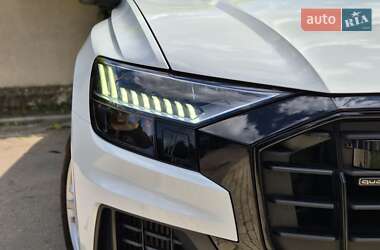Позашляховик / Кросовер Audi Q8 2021 в 