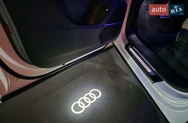 Позашляховик / Кросовер Audi Q8 2021 в 