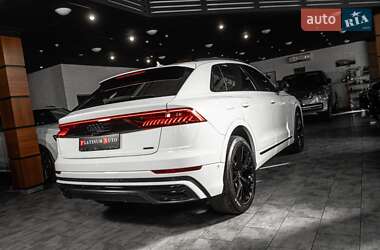 Внедорожник / Кроссовер Audi Q8 2021 в 
