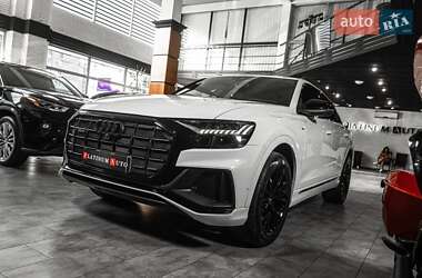 Внедорожник / Кроссовер Audi Q8 2021 в 