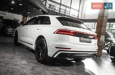 Внедорожник / Кроссовер Audi Q8 2021 в 