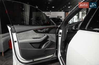 Внедорожник / Кроссовер Audi Q8 2021 в 