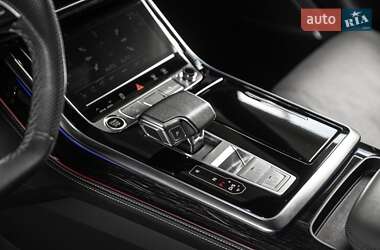 Внедорожник / Кроссовер Audi Q8 2021 в 